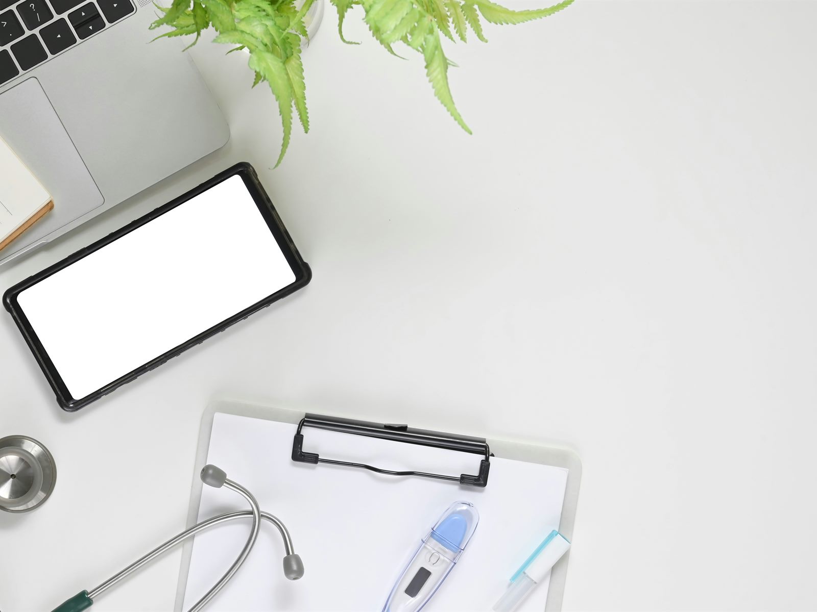 Stylised illustration: smartphone between two abstract speech bubbles on a confidential desk