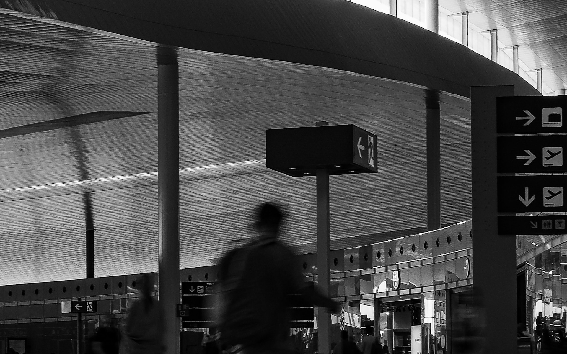 Stylised illustration: traveller silhouette with a suitcase in a cream airport hall, a no-signal symbol nearby
